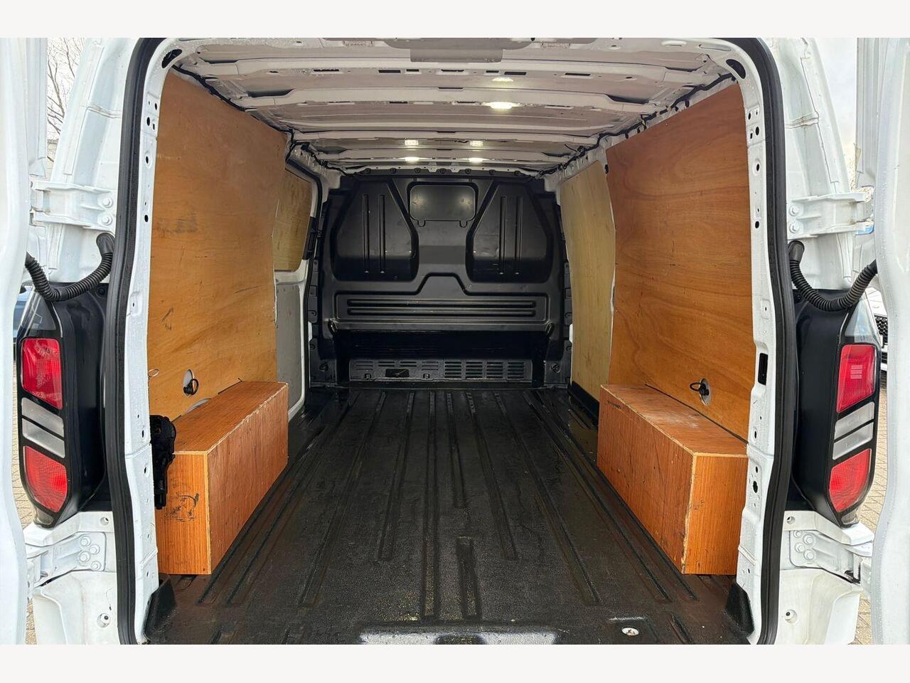 Used Ford Transit Custom 2024 for sale - 77372725: Photo 2