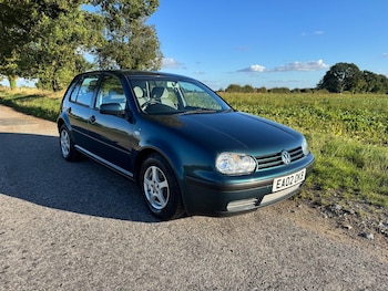 Used Volkswagen Golf 2002 for sale - 76032417: Photo