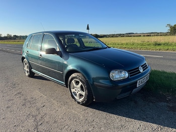 Used Volkswagen Golf 2002 for sale - 76032417: Photo