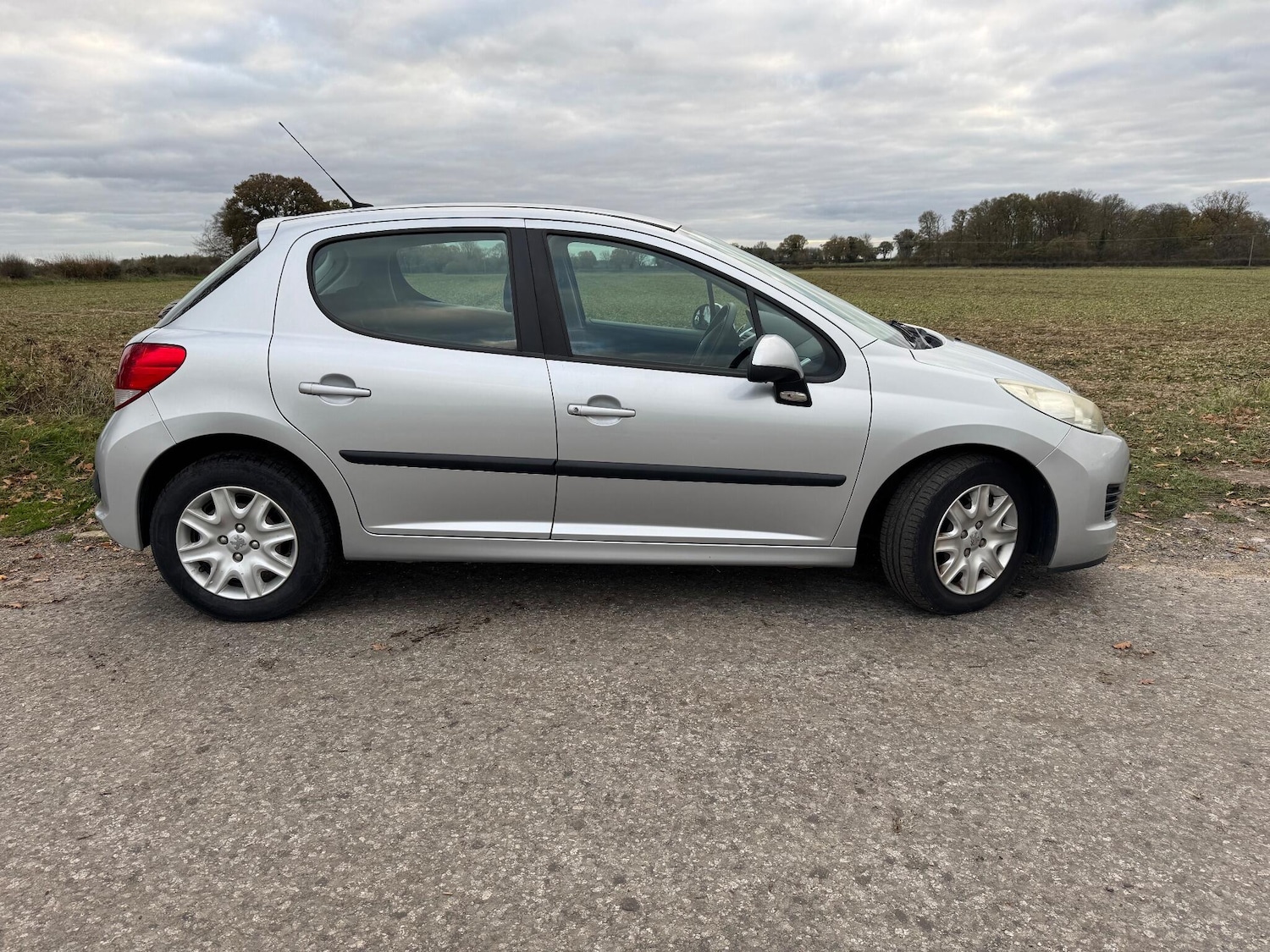 Used Peugeot 207 2010 for sale - 76597215: Photo 18