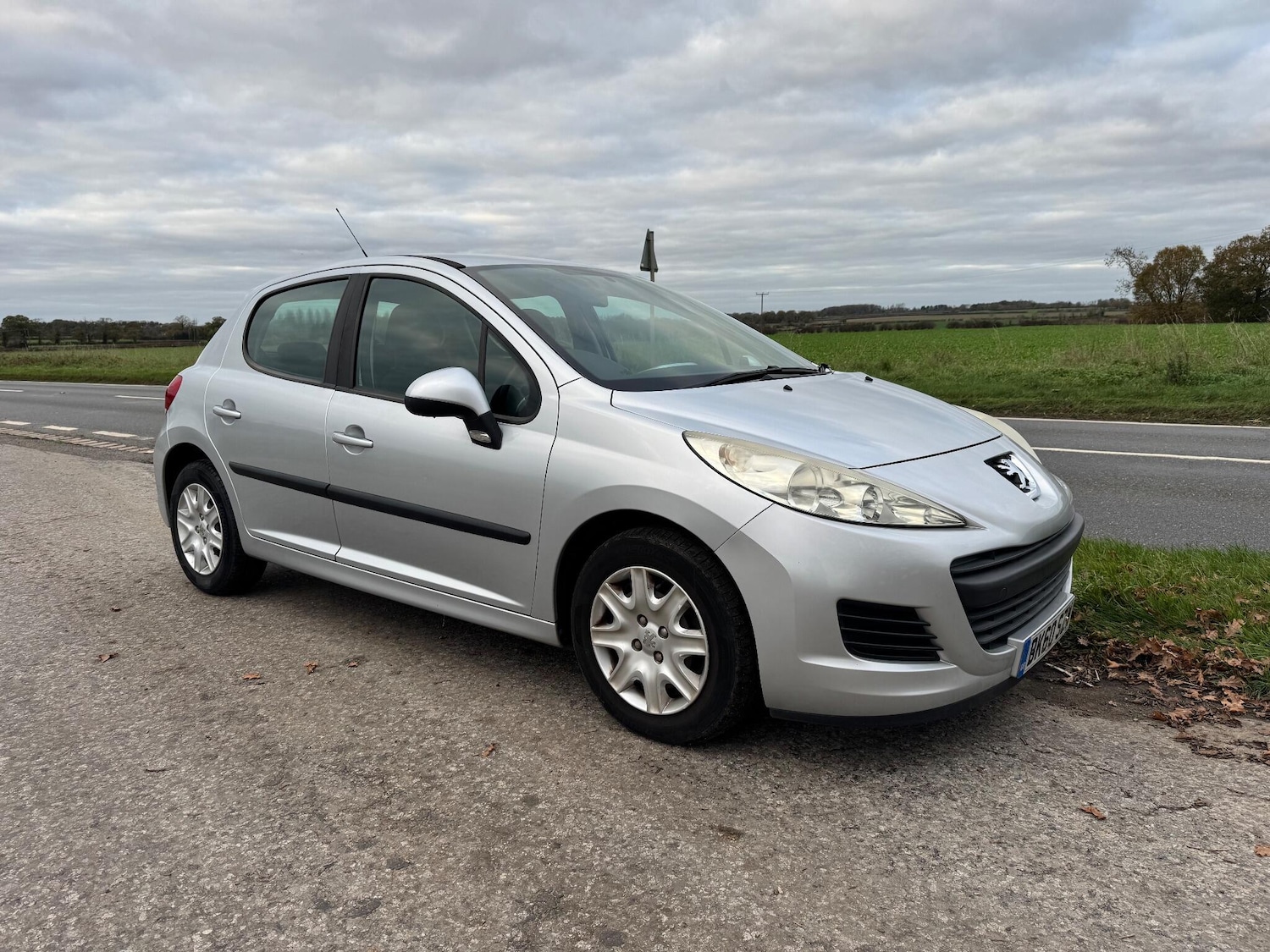 Used Peugeot 207 2010 for sale - 76597215: Photo 2