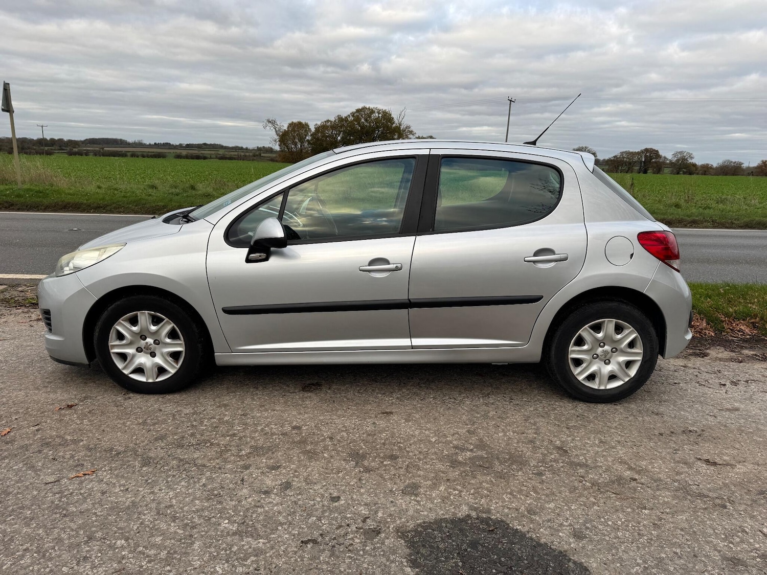 Used Peugeot 207 2010 for sale - 76597215: Photo 26