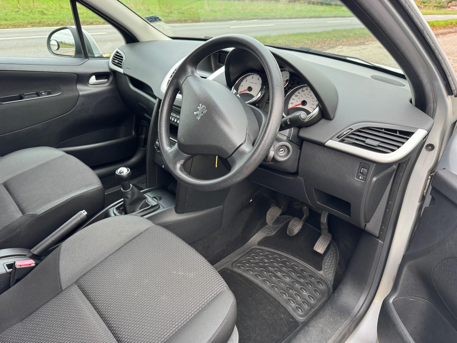 Used Peugeot 207 2010 for sale - 76597215: Photo 35