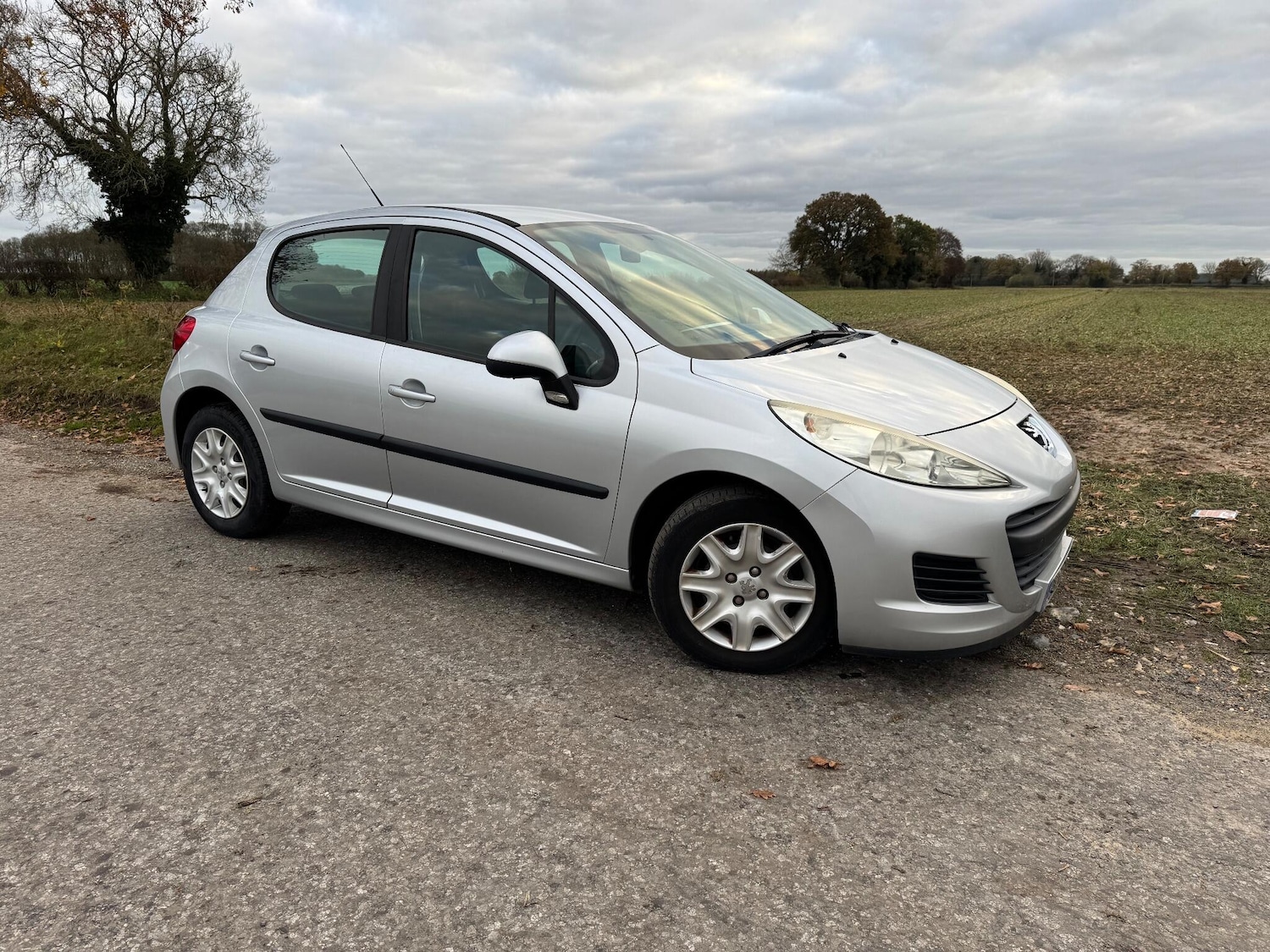 Used Peugeot 207 2010 for sale - 76597215: Photo 8