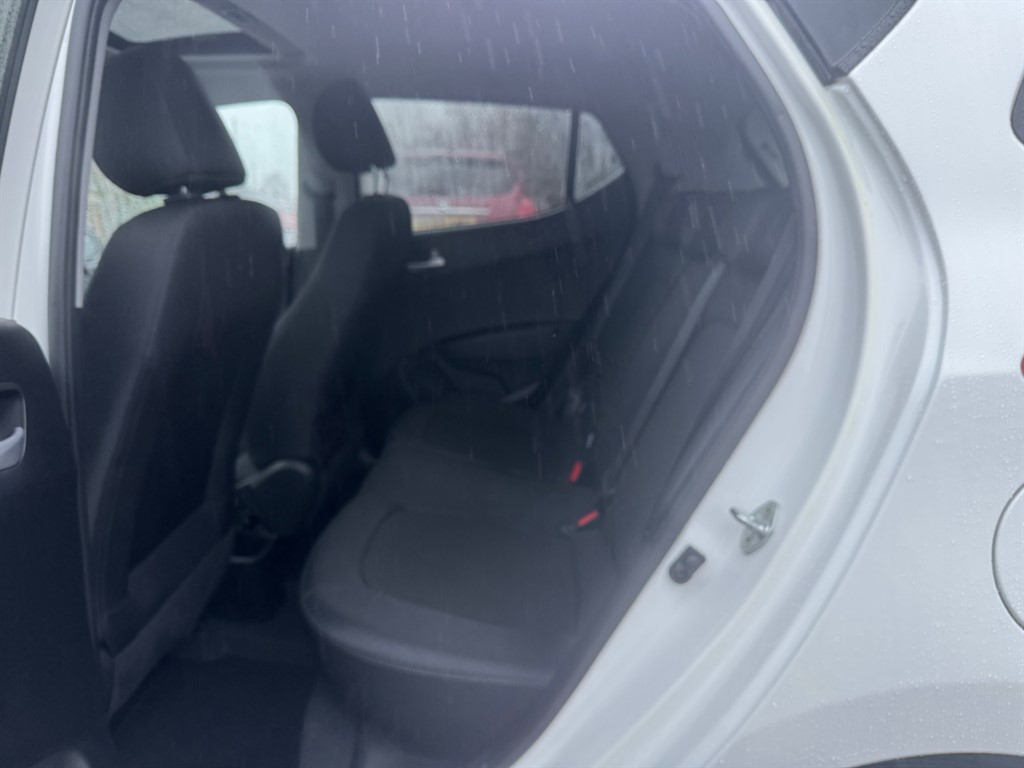 Used Hyundai i10 2017 for sale - 76722489: Photo 31