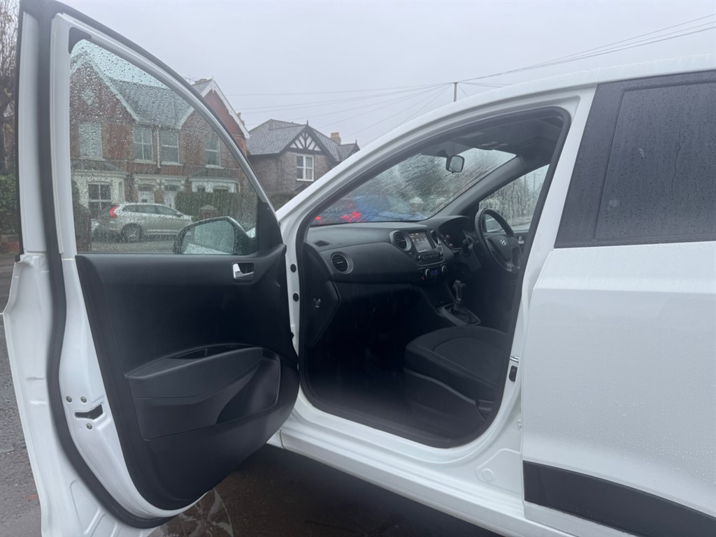 Used Hyundai i10 2017 for sale - 76722489: Photo 35