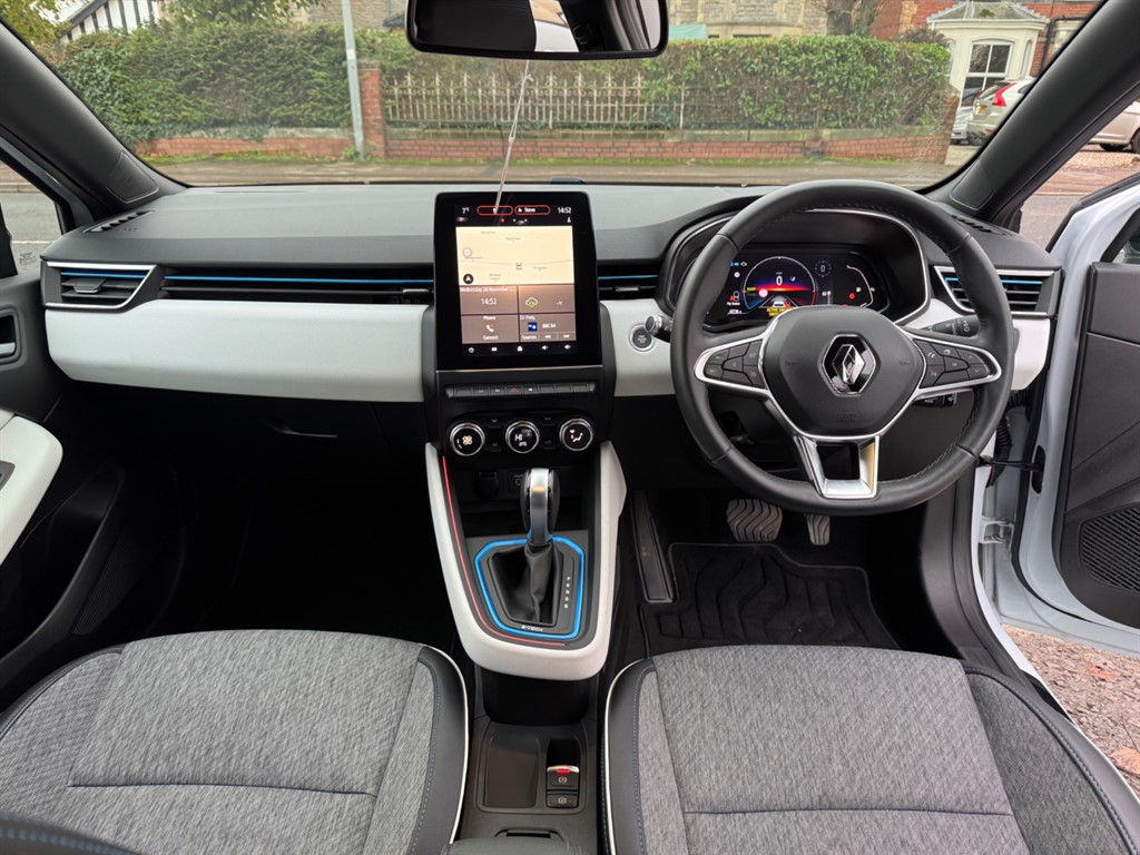 Used Renault Clio 2021 for sale - 76717658: Photo 2