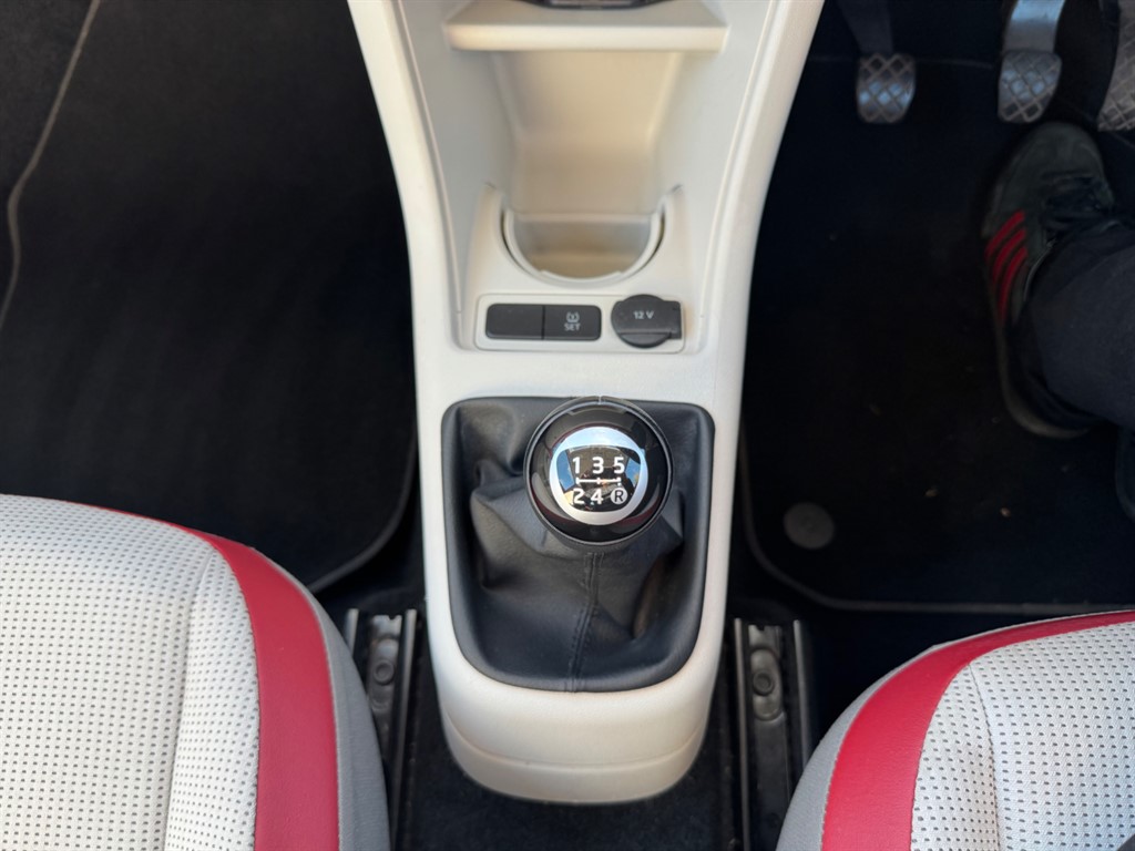 Used Volkswagen up! 2014 for sale - 76628530: Photo 17