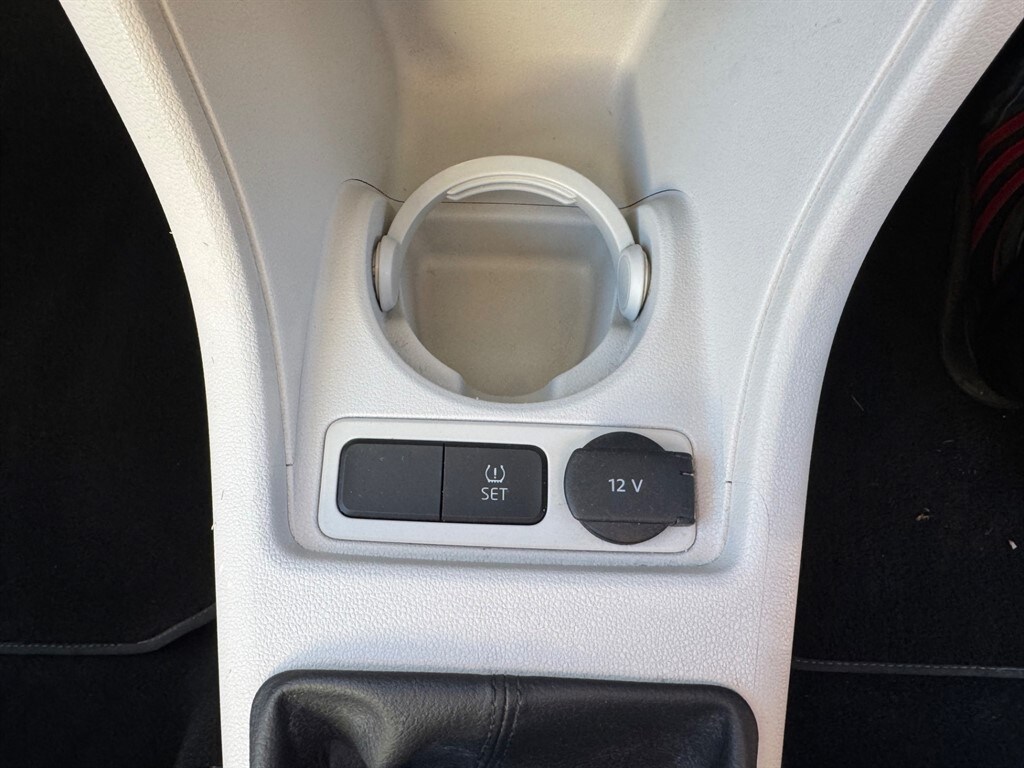 Used Volkswagen up! 2014 for sale - 76628530: Photo 19