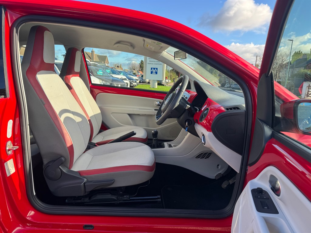 Used Volkswagen up! 2014 for sale - 76628530: Photo 2