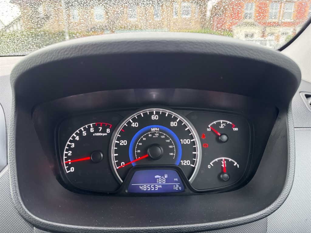 Used Hyundai i10 2018 for sale - 77679136: Photo 11