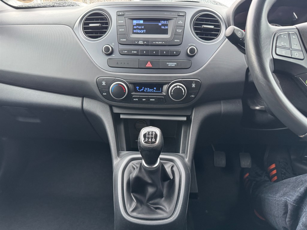Used Hyundai i10 2018 for sale - 77679136: Photo 19