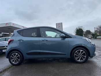 Used Hyundai i10 2018 for sale - 77679136: Photo