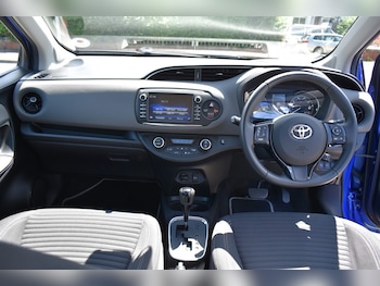 Used Toyota Yaris 2017 for sale - 75570733: Photo