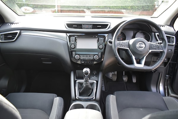 Used Nissan Qashqai 2017 for sale - 76221947: Photo 3