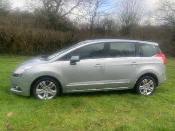 Used Peugeot 5008 2013 for sale - 77261841: Photo