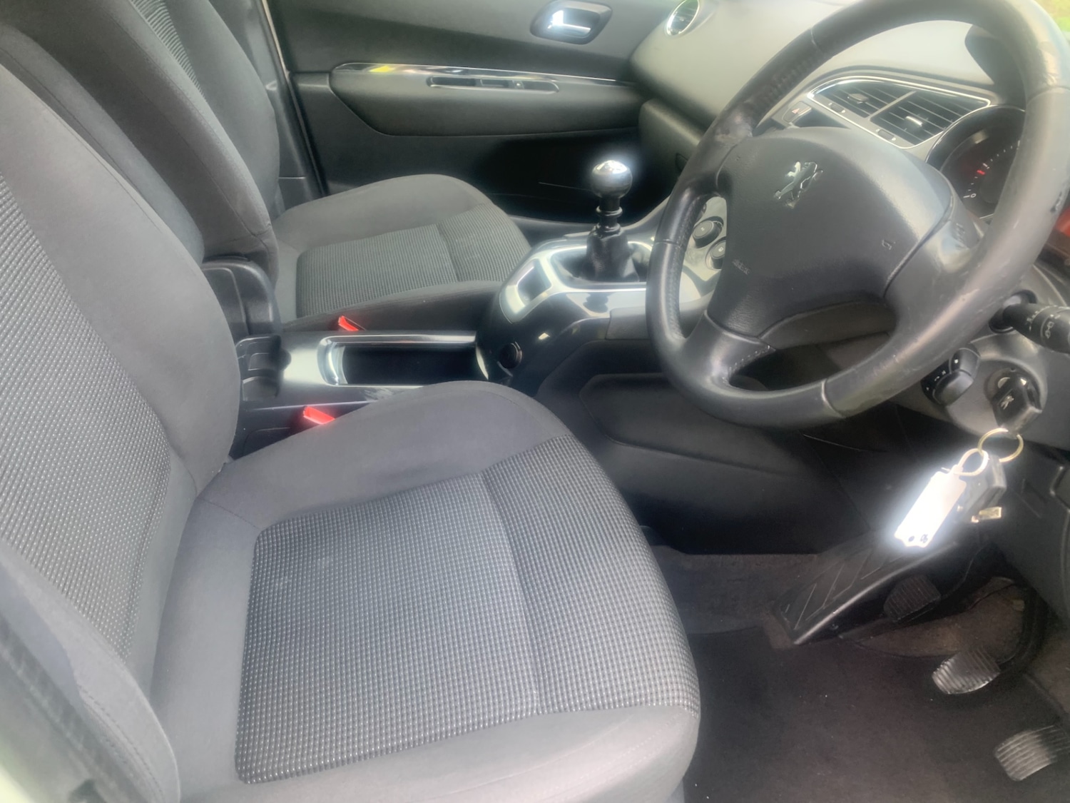 Used Peugeot 5008 2013 for sale - 77261841: Photo 4