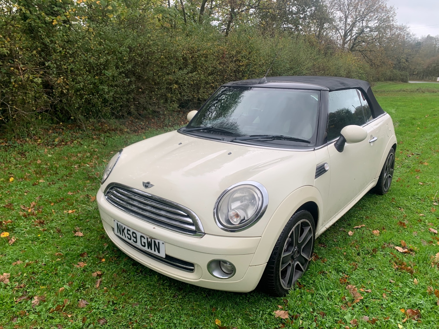 Used MINI Convertible 2009 for sale - 76547955: Photo 2