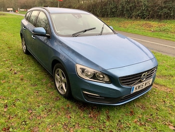 Used Volvo V60 2015 for sale - 76978942: Photo