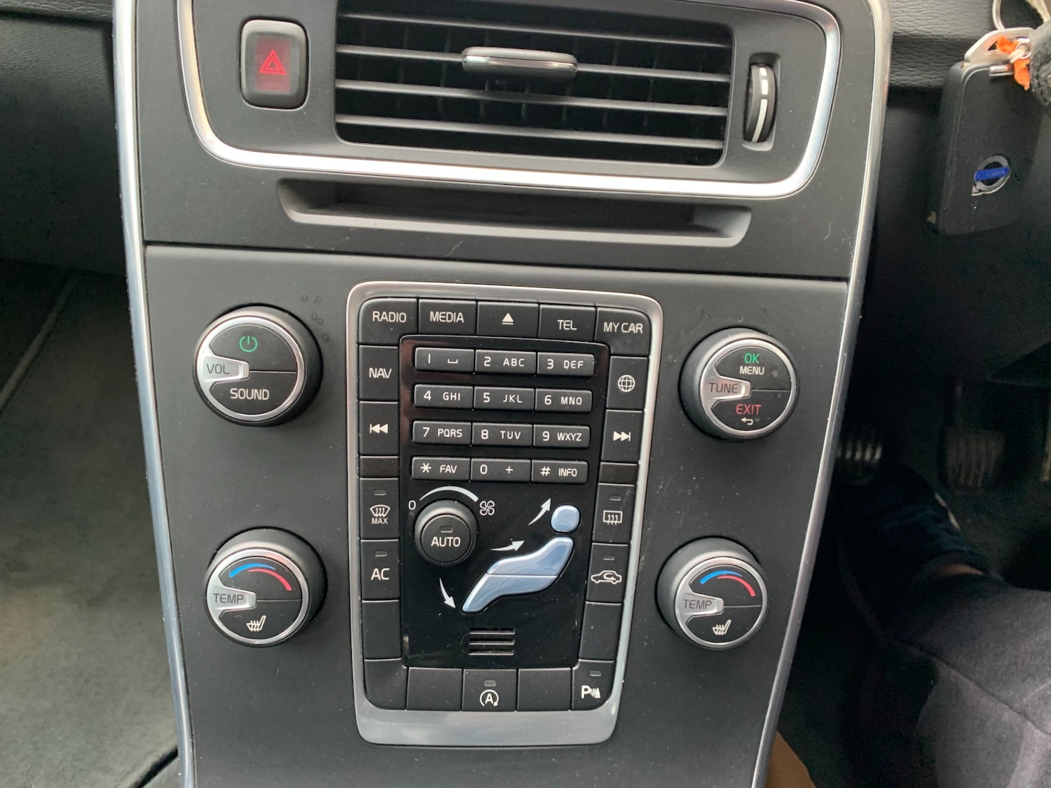 Used Volvo V60 2015 for sale - 76978942: Photo 7