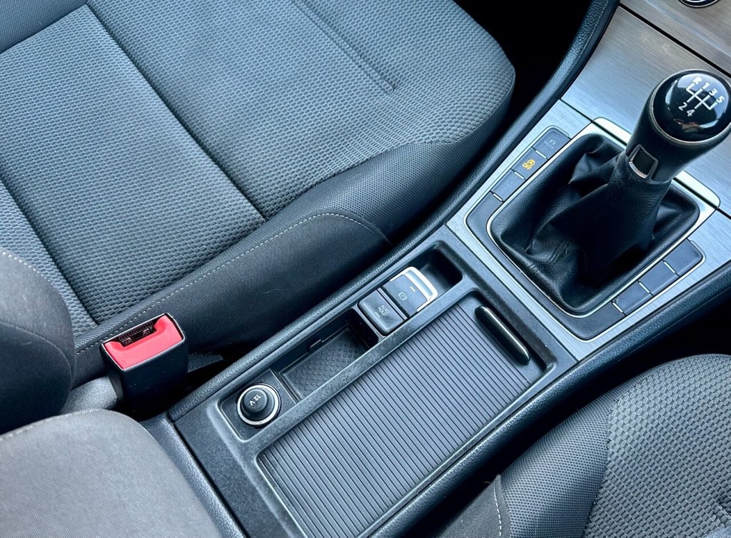 Used Volkswagen Golf 2014 for sale - 76900517: Photo 22