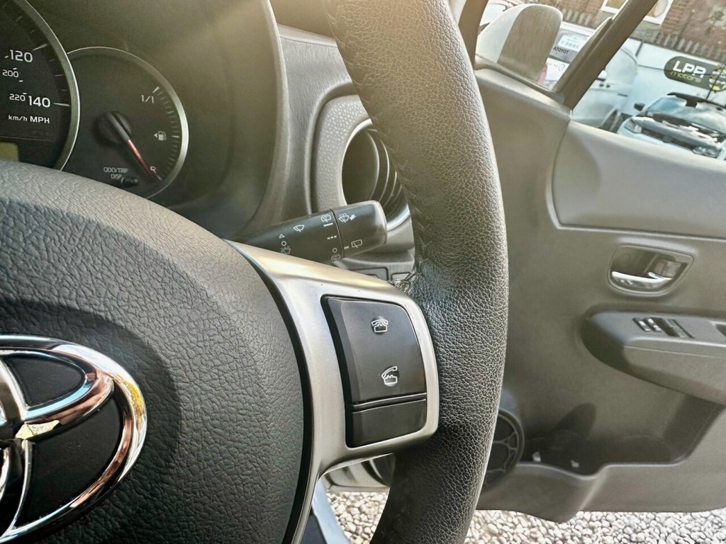 Used Toyota Yaris 2012 for sale - 76386613: Photo 15