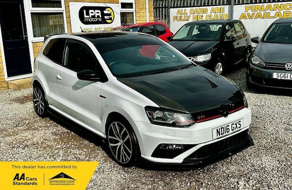 Used Volkswagen Polo 2016 for sale - 76210336: Photo 1