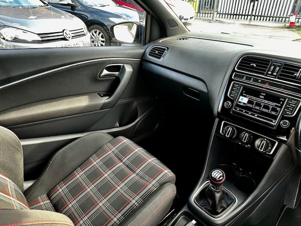 Used Volkswagen Polo 2016 for sale - 76210336: Photo 33