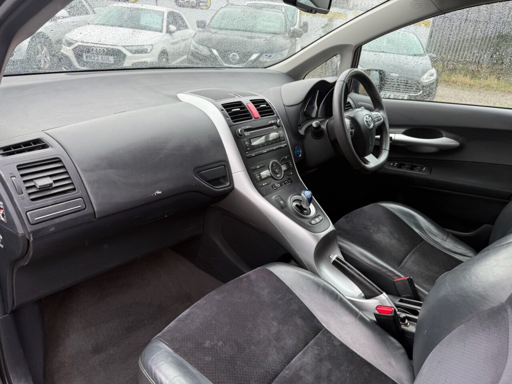 Used Toyota Auris 2010 for sale - 77693668: Photo 11