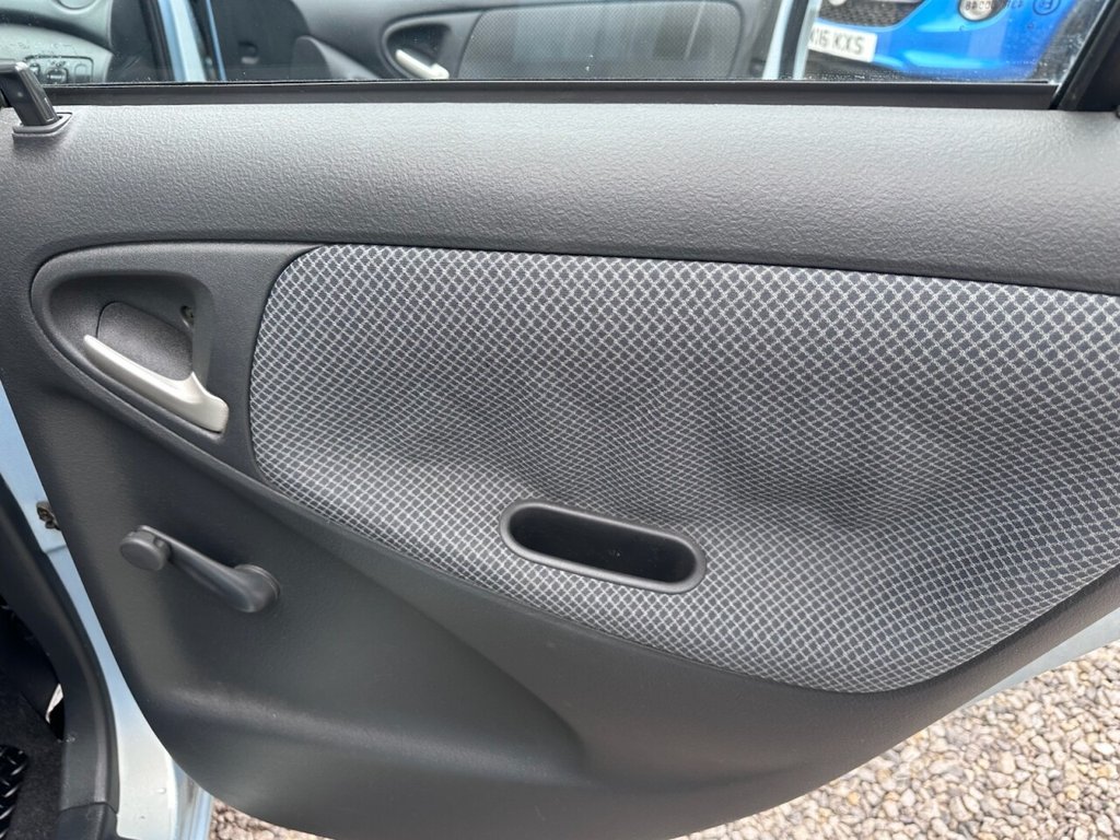 Used Toyota Yaris 2003 for sale - 76147699: Photo 32