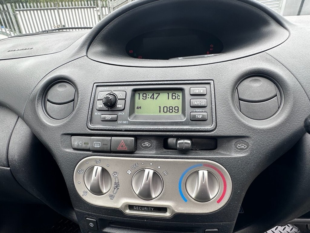 Used Toyota Yaris 2003 for sale - 76147699: Photo 33