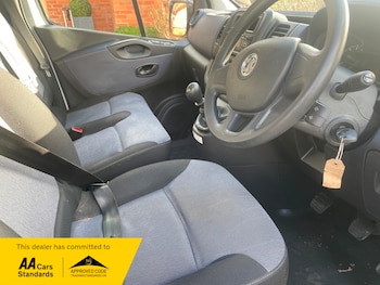 Used Vauxhall Vivaro 2016 for sale - 77228009: Photo