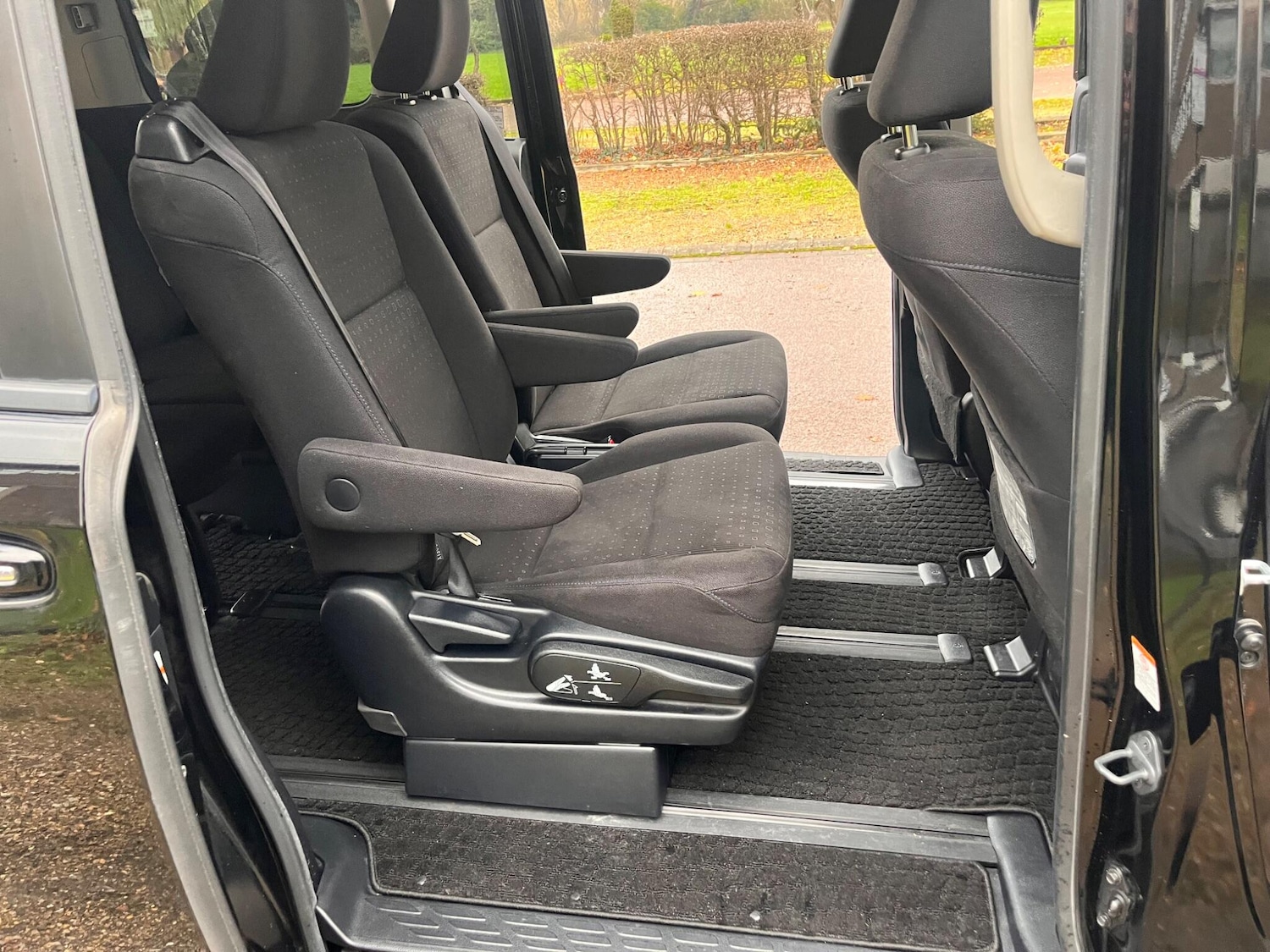 Used Toyota Voxy for sale - 77021164: Photo 12