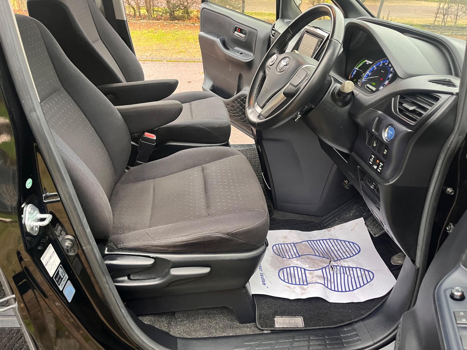 Used Toyota Voxy for sale - 77021164: Photo 13