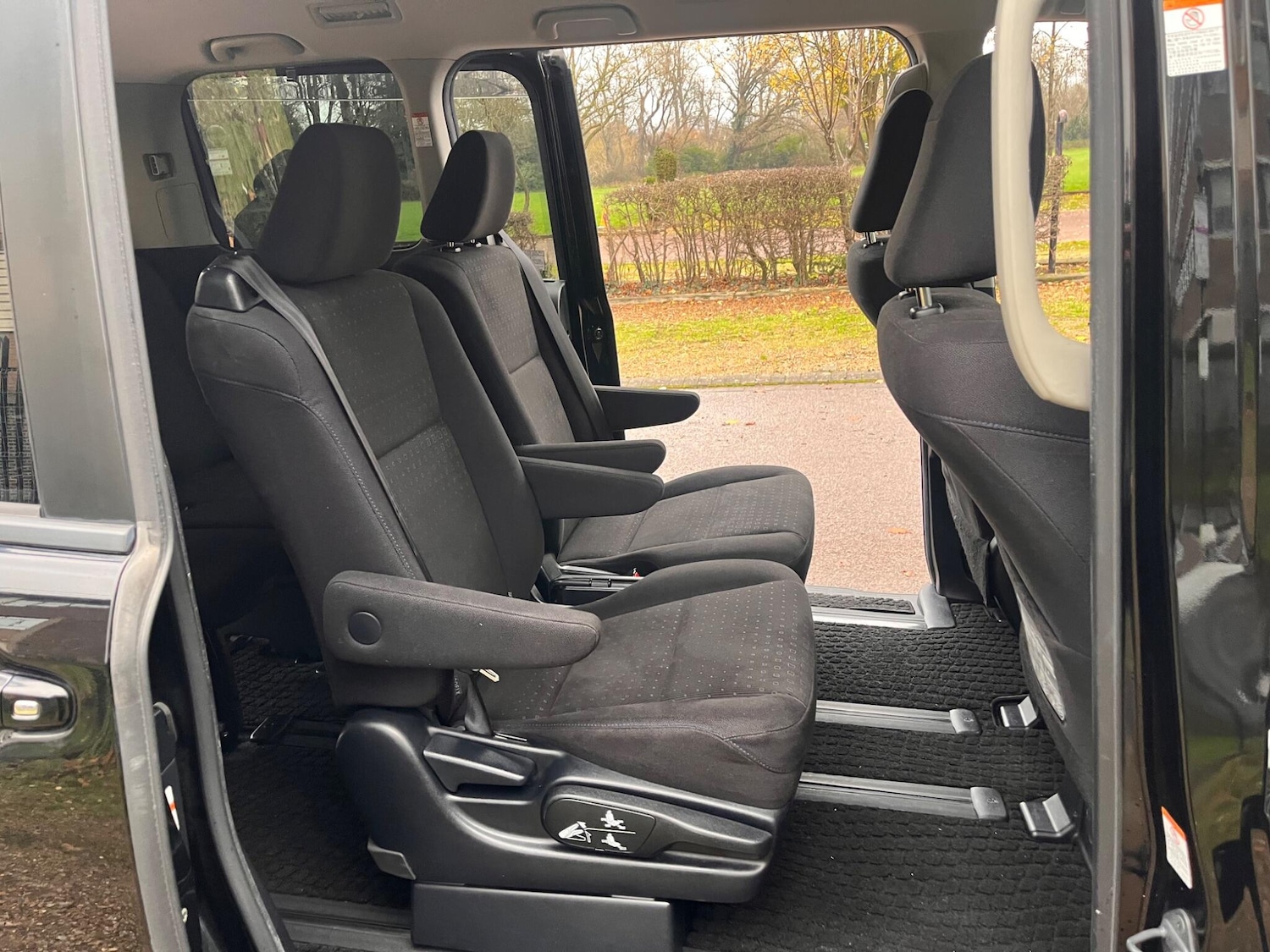 Used Toyota Voxy for sale - 77021164: Photo 34