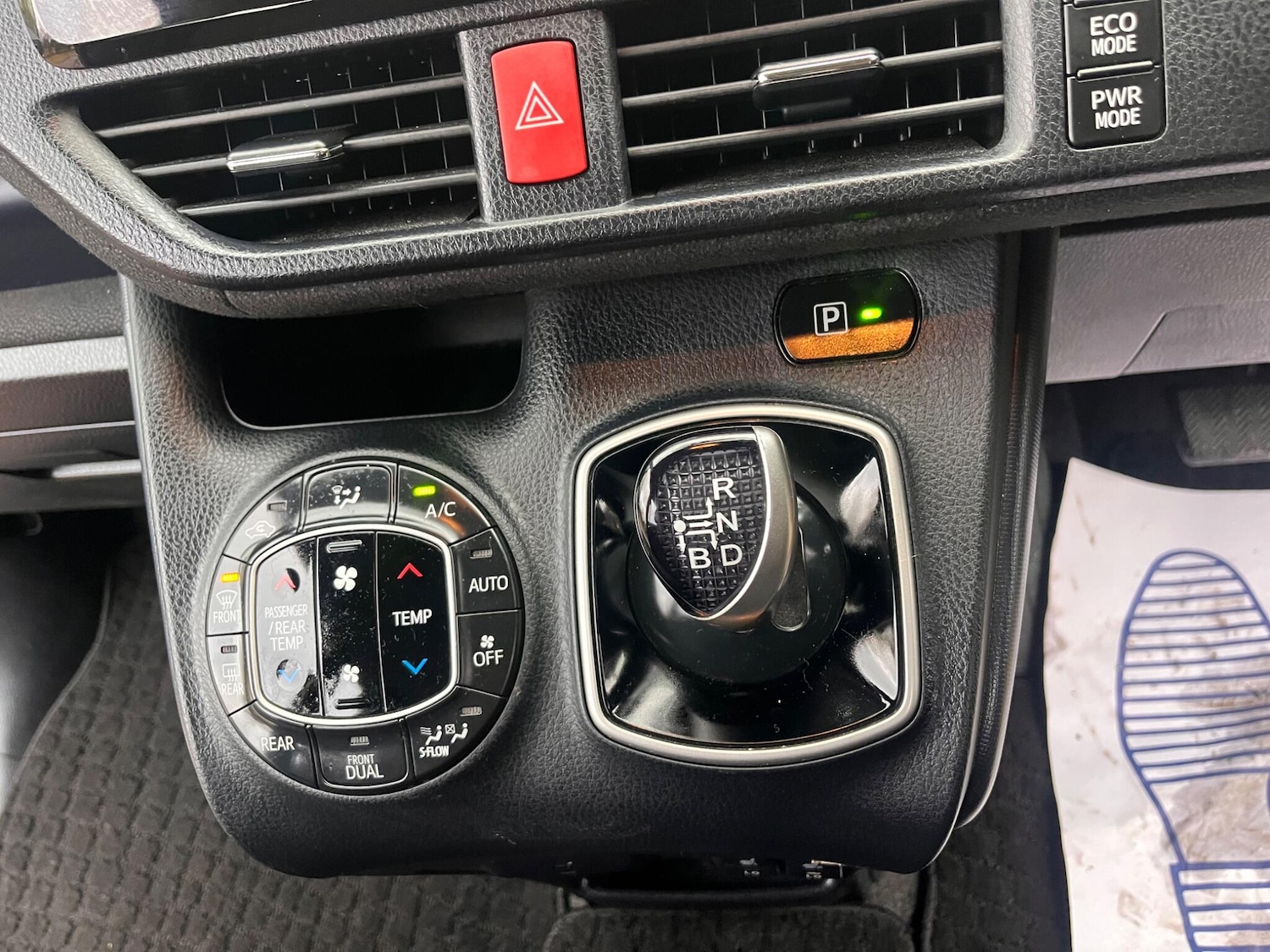 Used Toyota Voxy for sale - 77021164: Photo 37