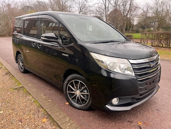 Used Toyota Voxy 2015 for sale - 77021164: Photo