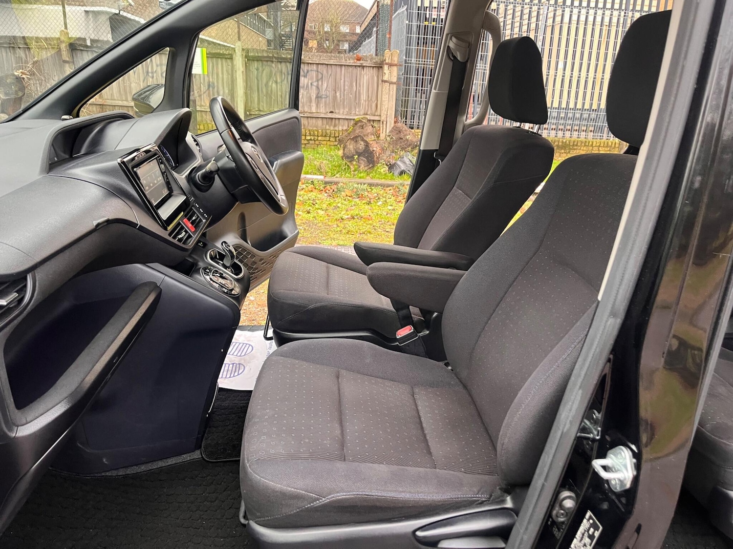 Used Toyota Voxy for sale - 77021164: Photo 7