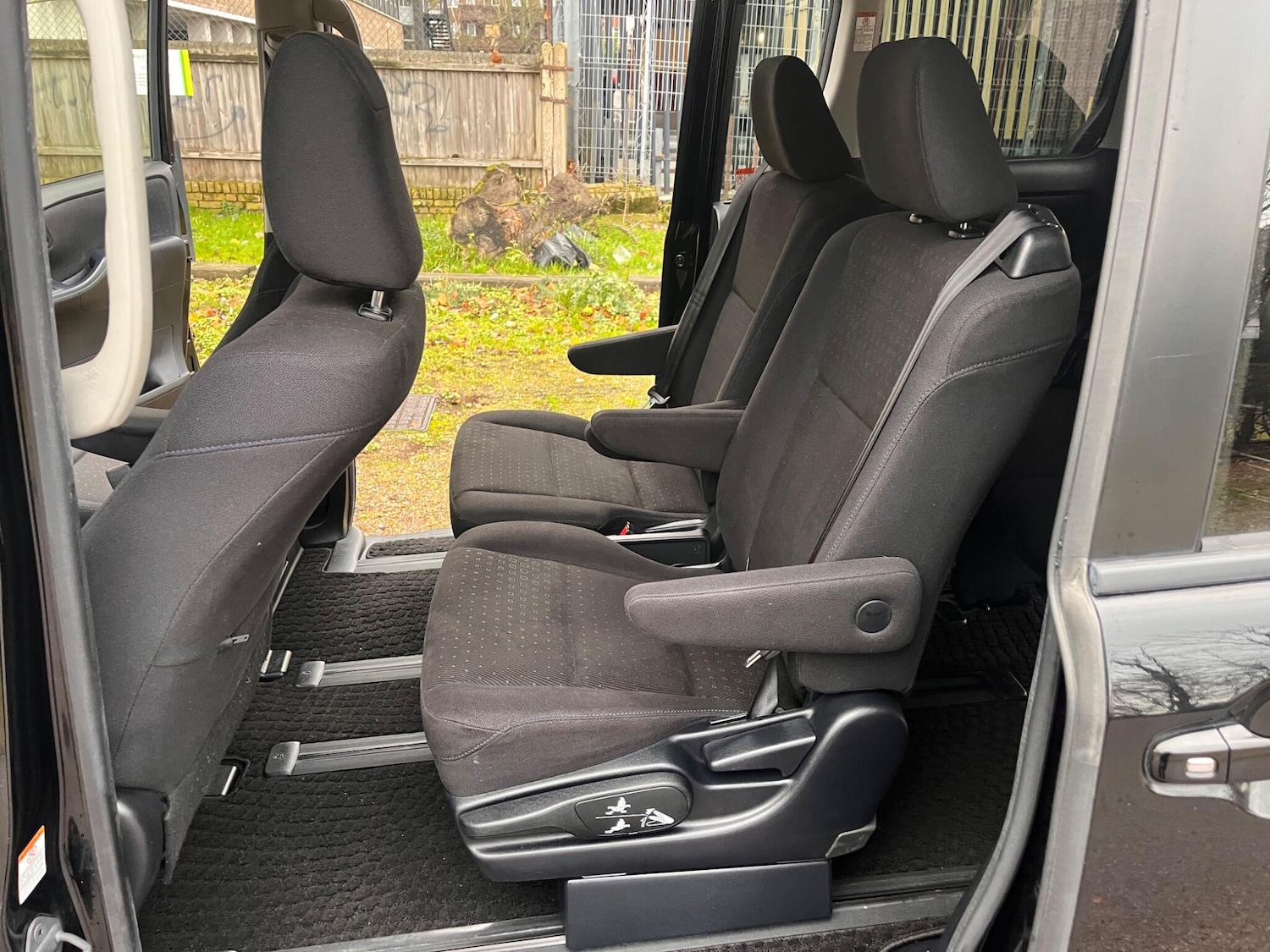 Used Toyota Voxy for sale - 77021164: Photo 8