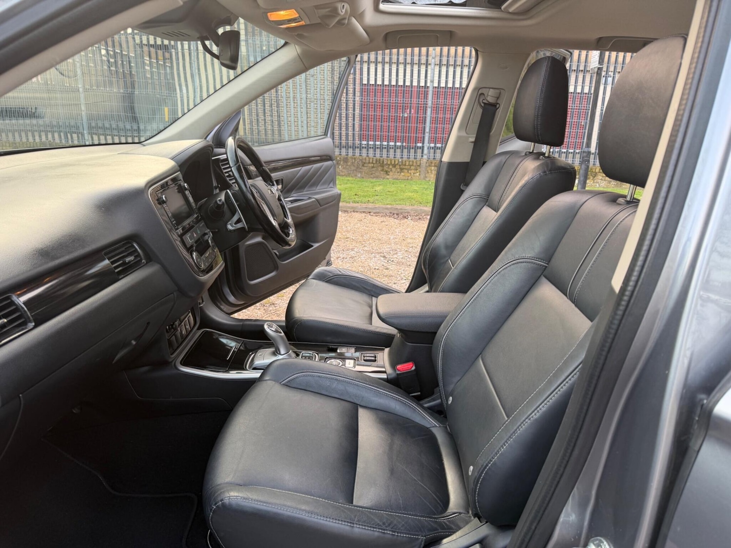 Used Mitsubishi Outlander 2016 for sale - 77768380: Photo 34