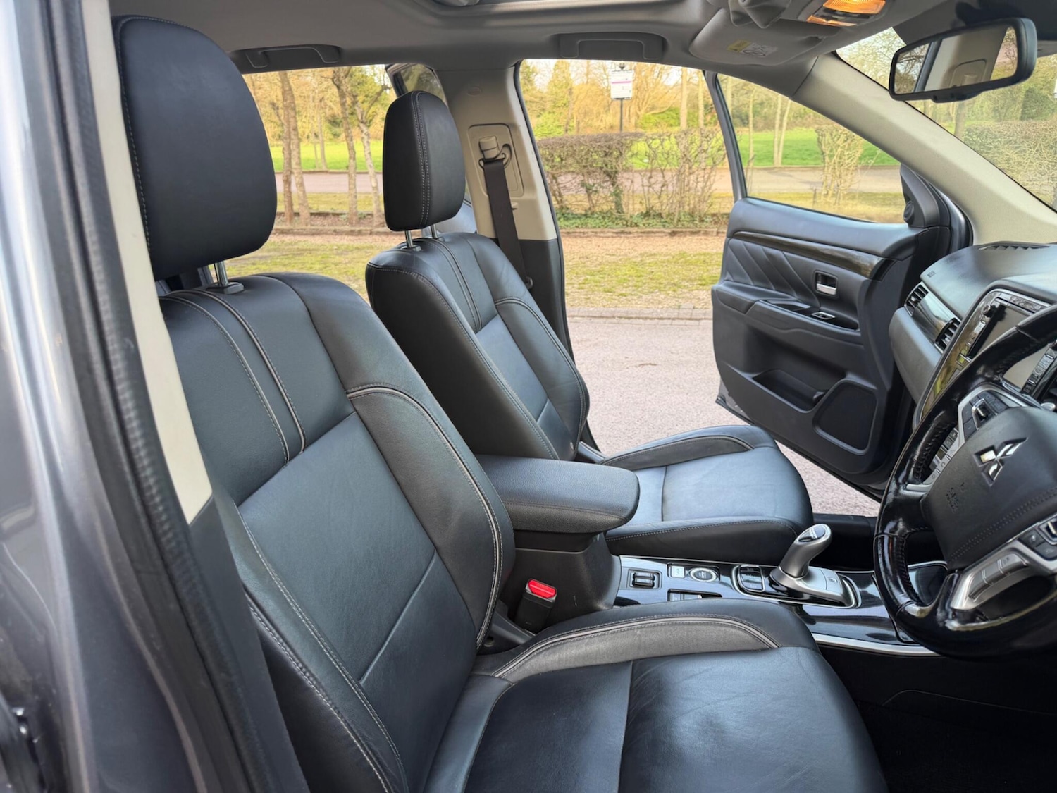 Used Mitsubishi Outlander 2016 for sale - 77768380: Photo 38