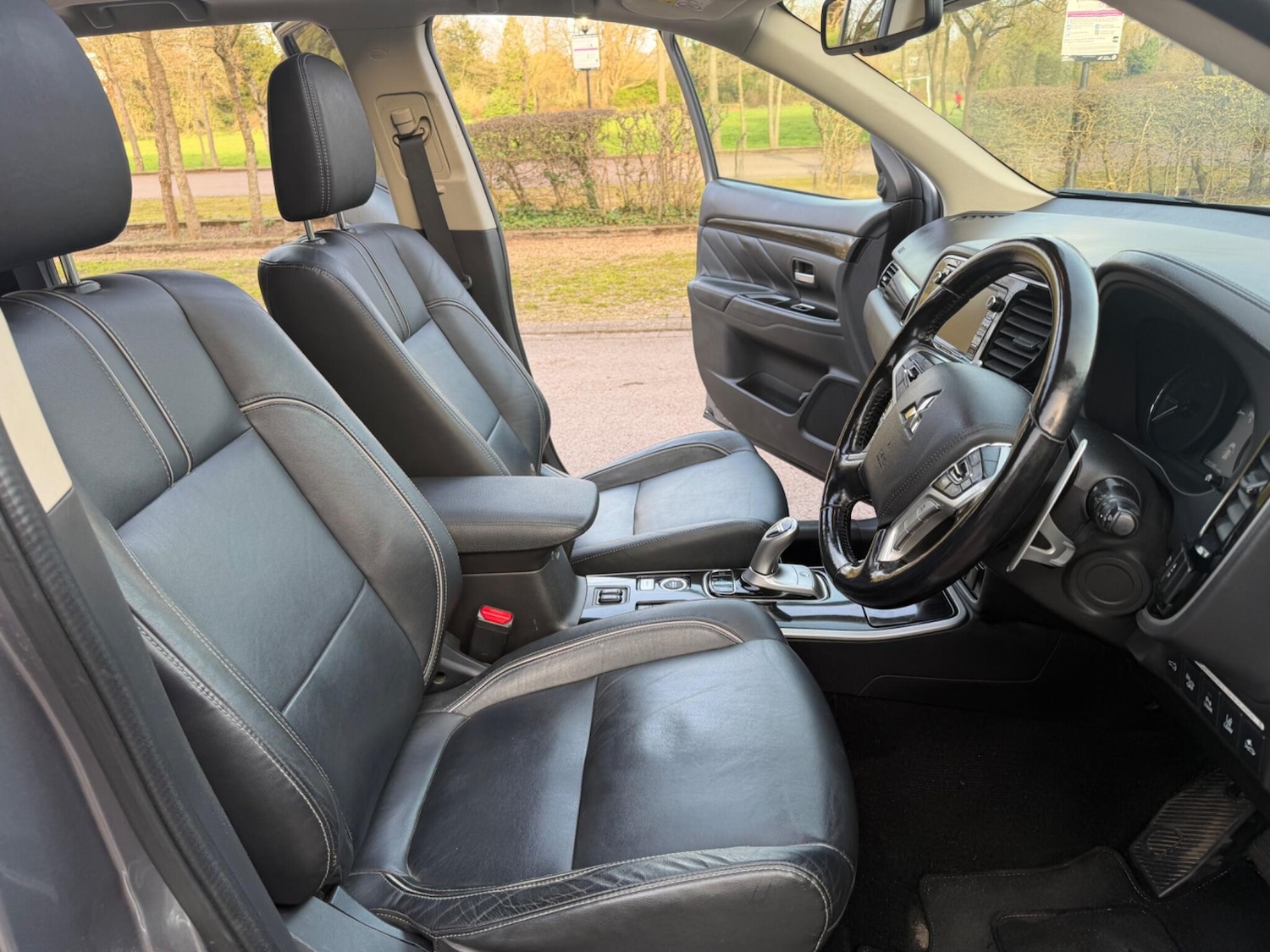 Used Mitsubishi Outlander 2016 for sale - 77768380: Photo 40