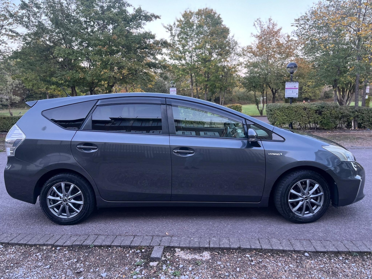 Used Toyota Prius+ for sale - 76441184: Photo 2