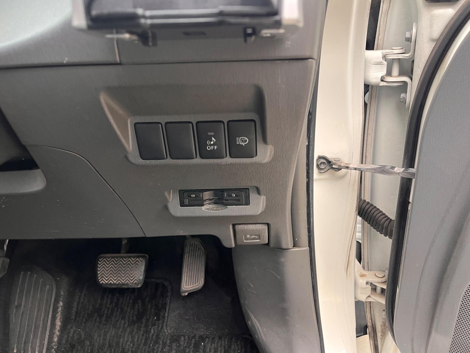 Used Toyota Prius+ for sale - 77067244: Photo 23