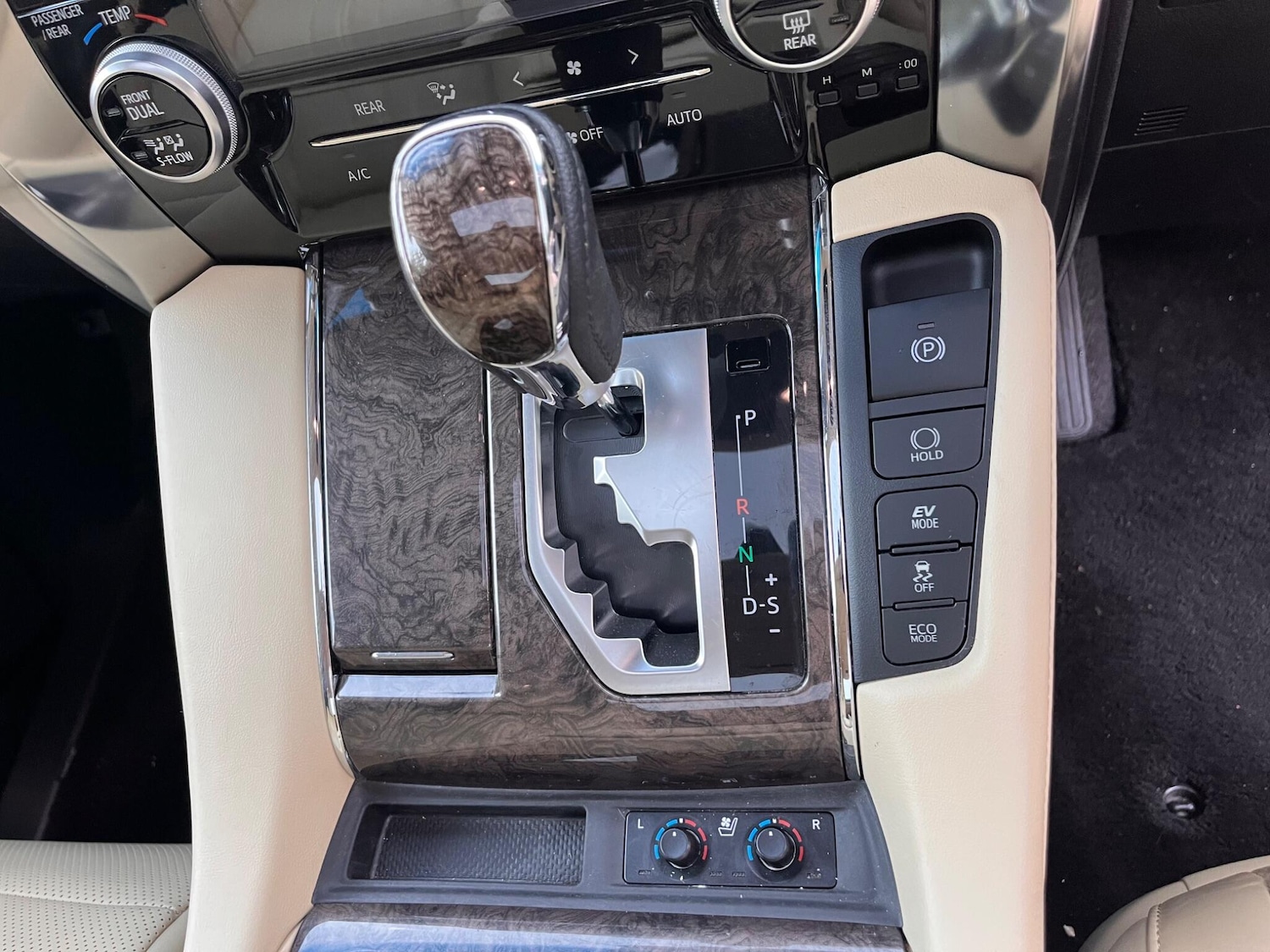 Used Toyota Alphard for sale - 76988412: Photo 52