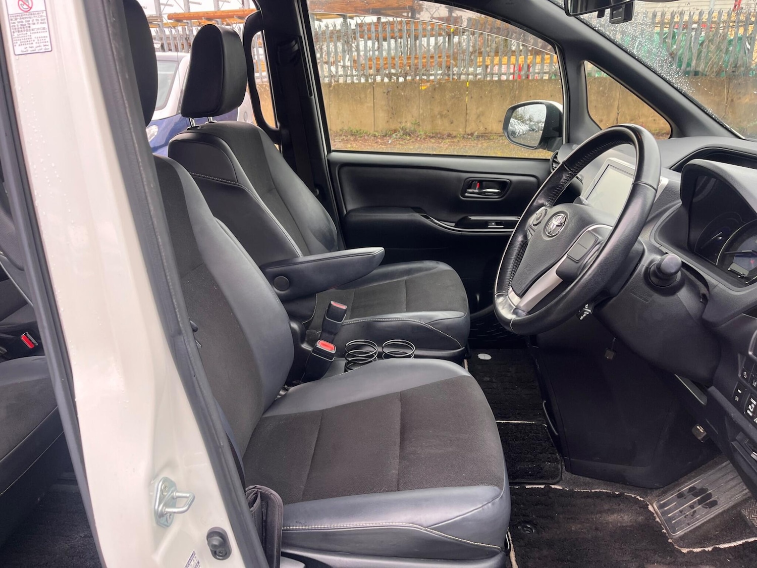 Used Toyota Noah for sale - 77351827: Photo 12