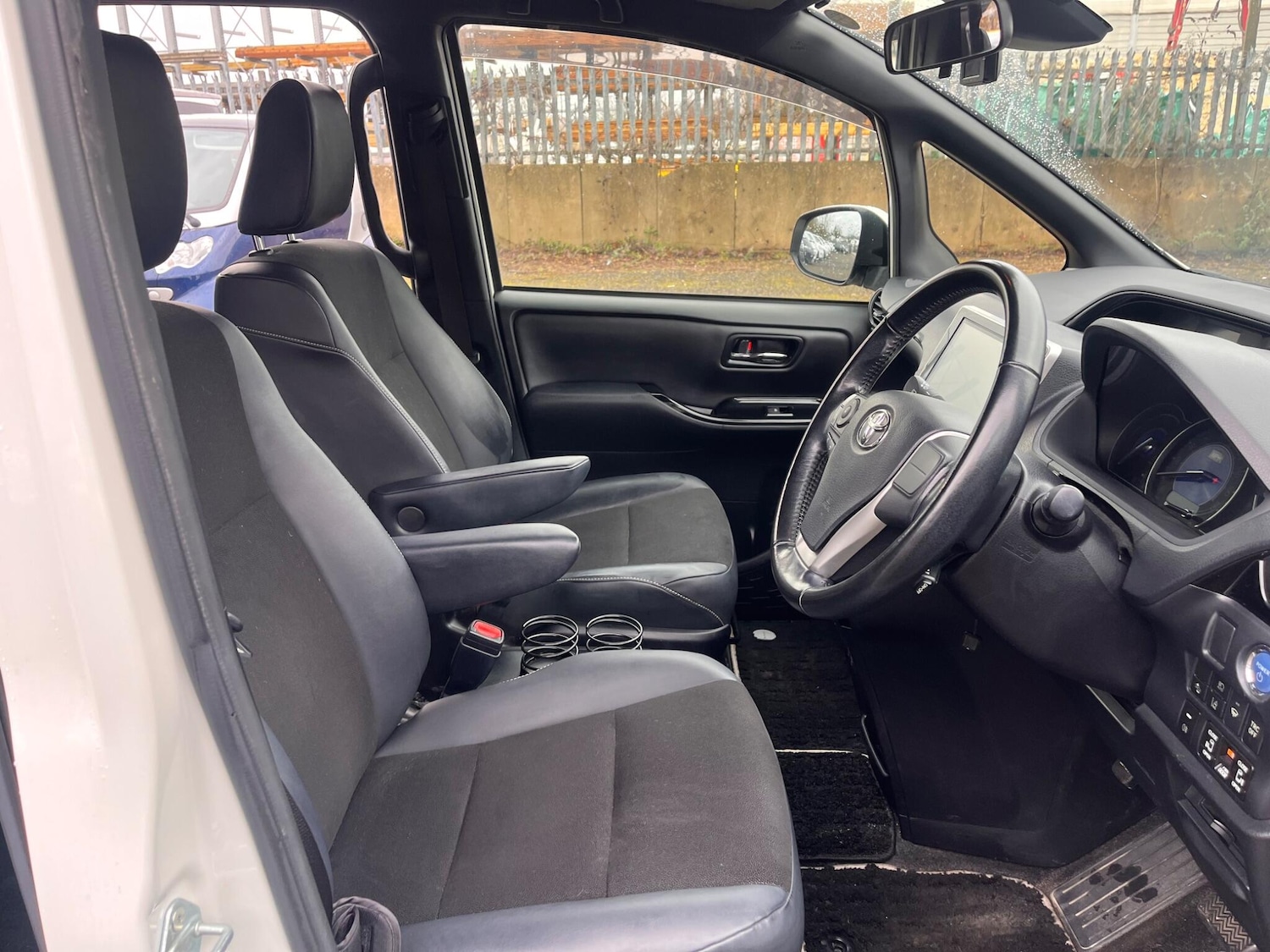 Used Toyota Noah for sale - 77351827: Photo 13