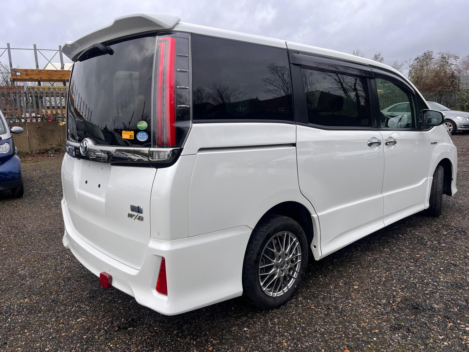 Used Toyota Noah for sale - 77351827: Photo 26