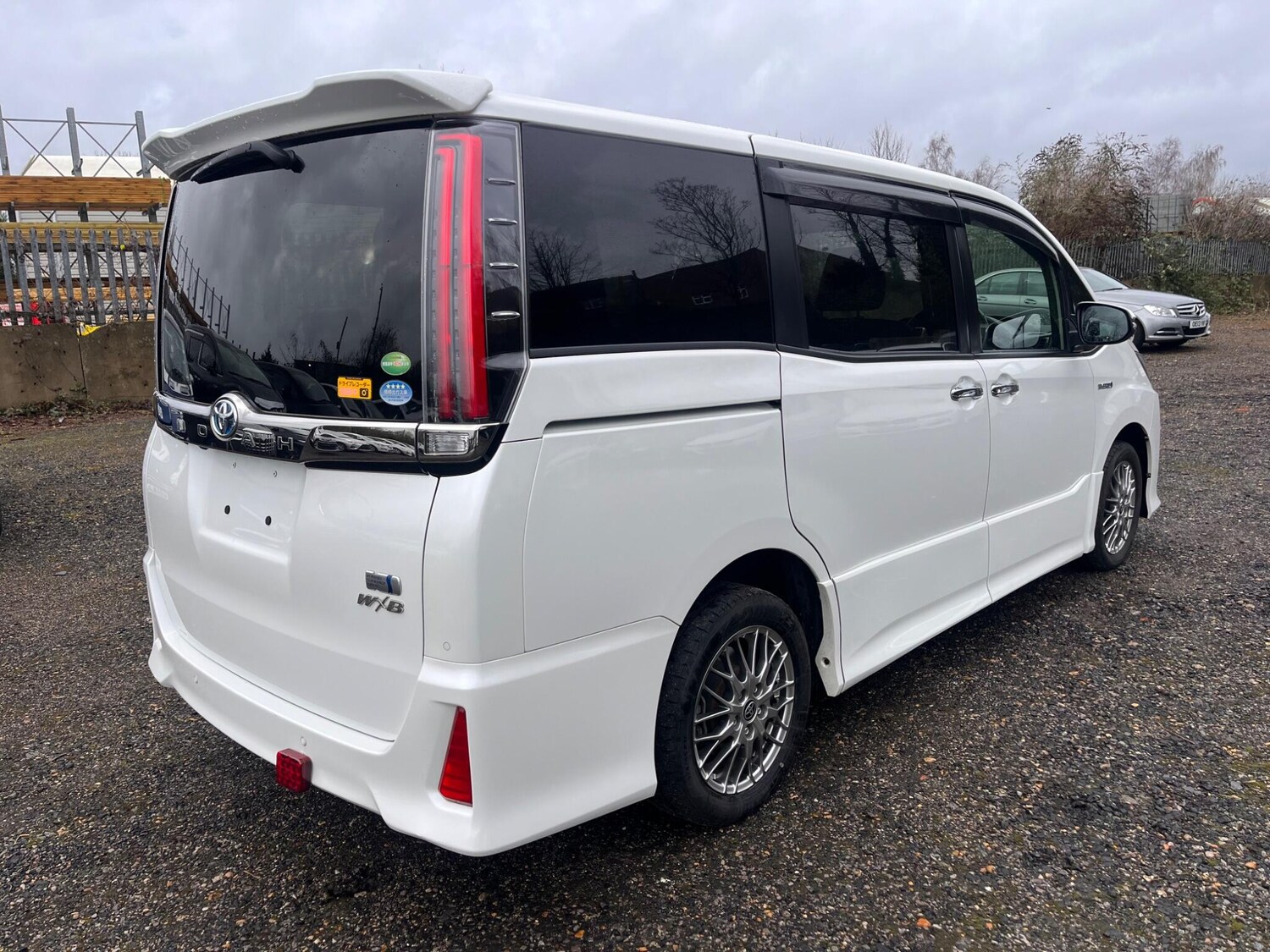 Used Toyota Noah for sale - 77351827: Photo 32