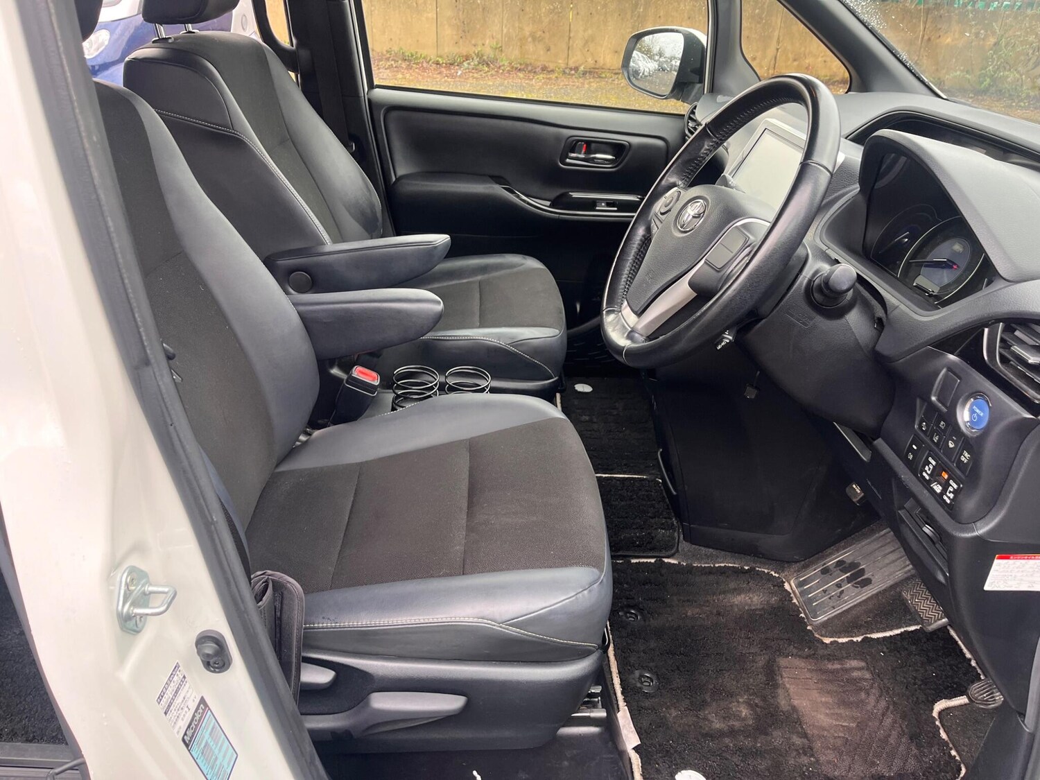 Used Toyota Noah for sale - 77351827: Photo 35